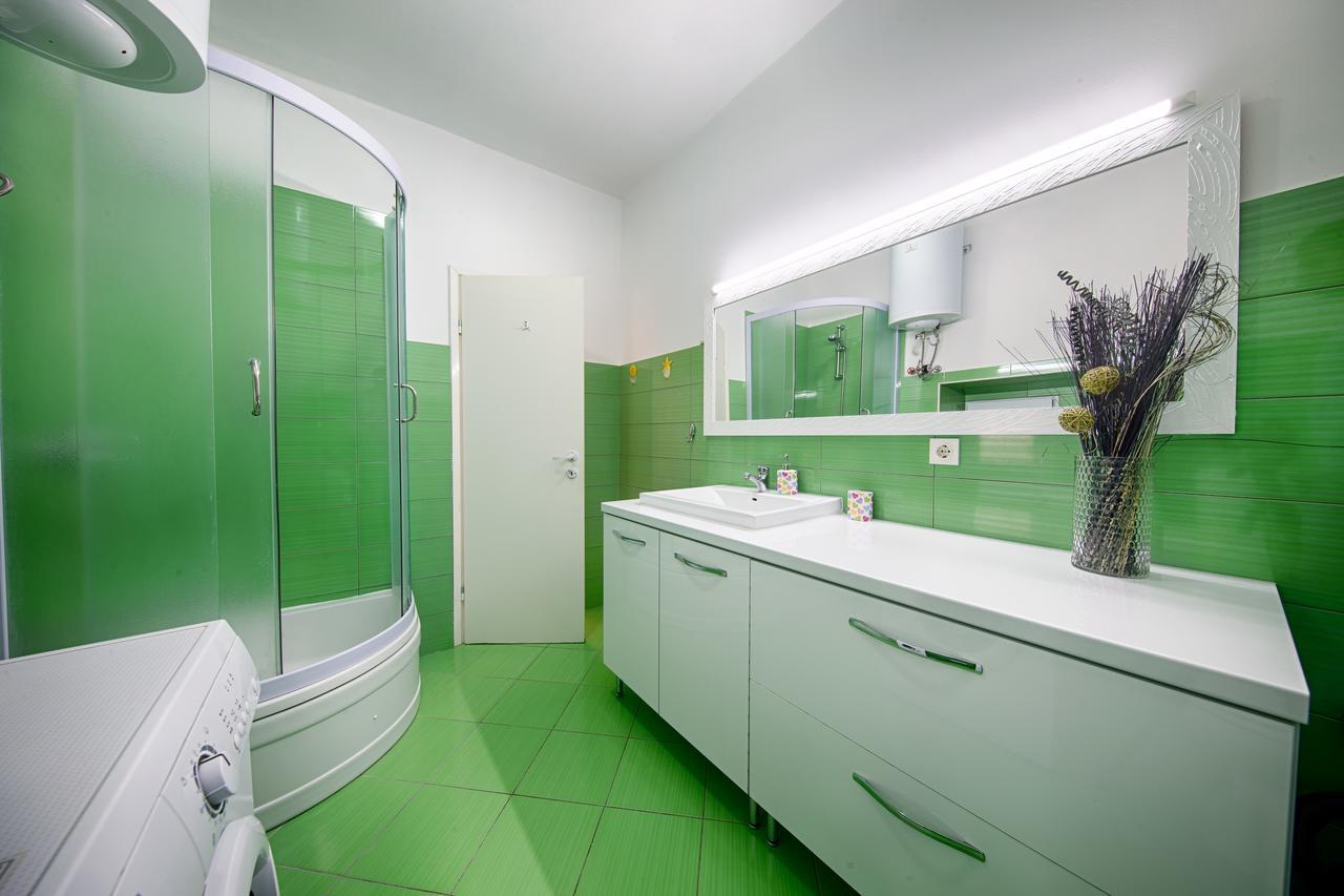 Apartment Jure Vis Exterior photo