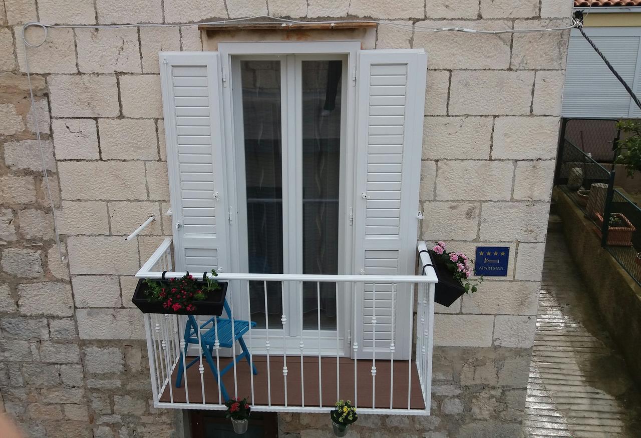 Apartment Jure Vis Exterior photo