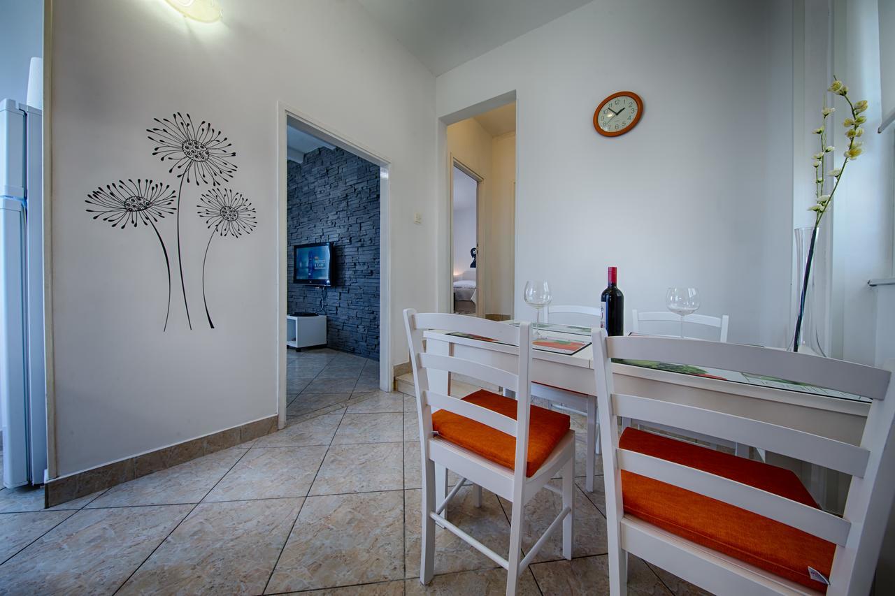 Apartment Jure Vis Exterior photo