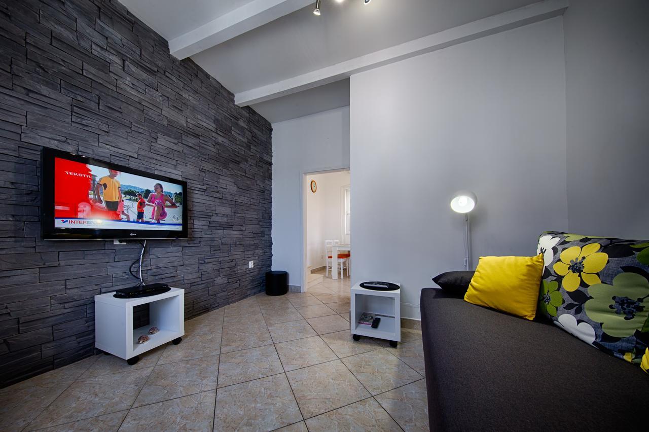 Apartment Jure Vis Exterior photo